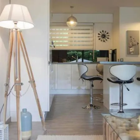 Modern Close To The Beaches With Garden Apartamento