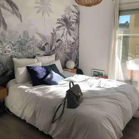 Modern Close To The Beaches With Garden Apartment *