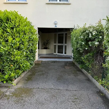 Modern Close To The Beaches With Garden